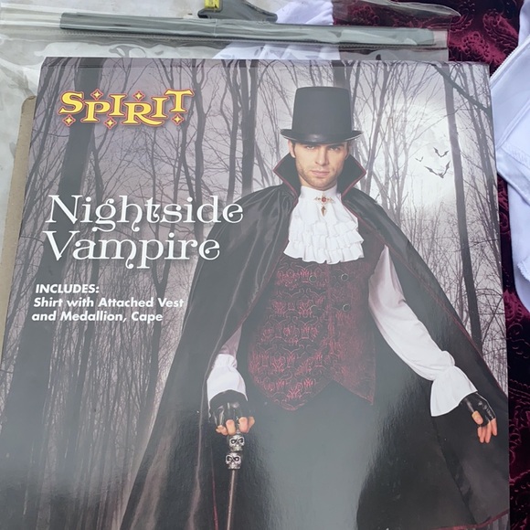 Adult Vampire Costume - Picture 3 of 6